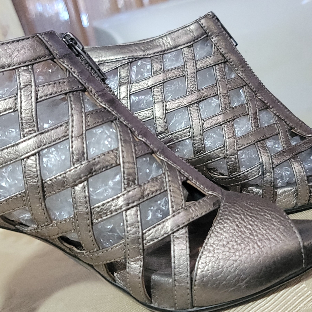 Women's Metallic Open-Weave Zipper Front Heels Size 7